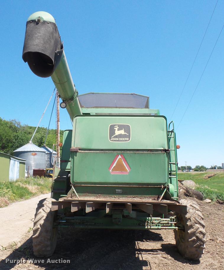 image for item DA6387 John Deere 8820 Titan II combine