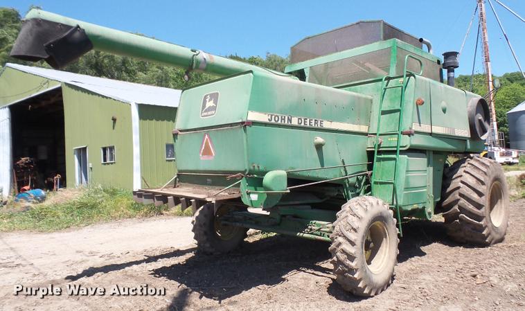 image for item DA6387 John Deere 8820 Titan II combine