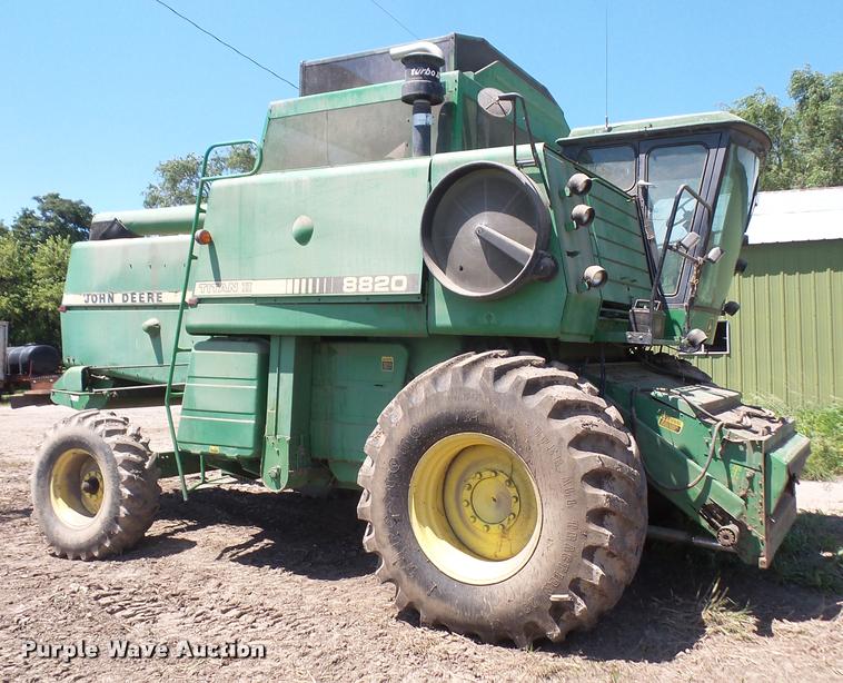 image for item DA6387 John Deere 8820 Titan II combine
