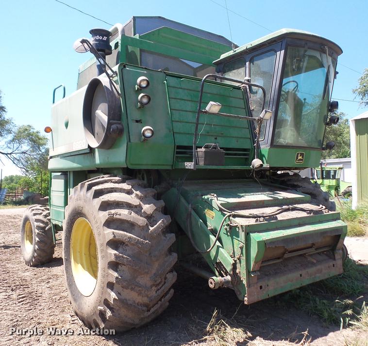 image for item DA6387 John Deere 8820 Titan II combine