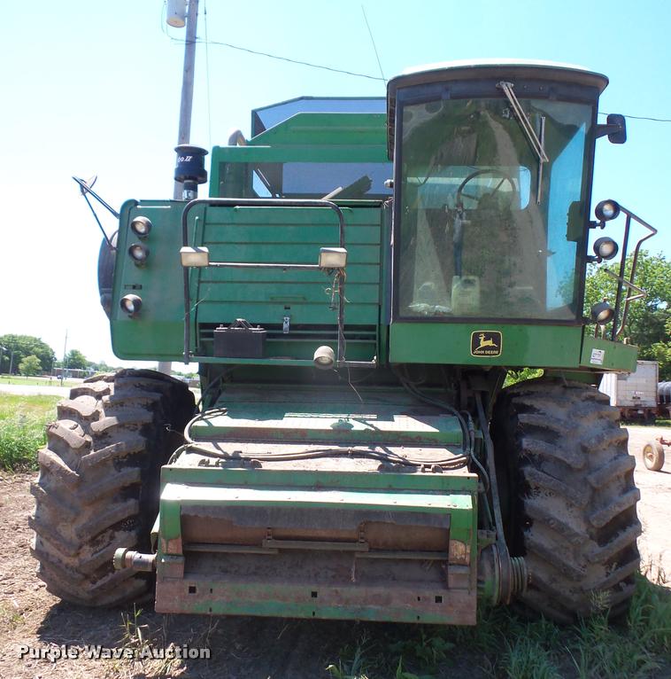 image for item DA6387 John Deere 8820 Titan II combine