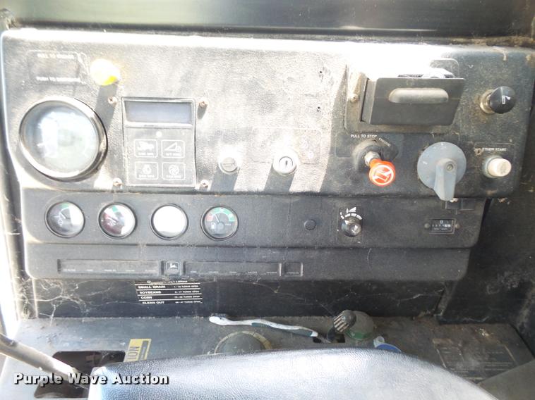 image for item DA6387 John Deere 8820 Titan II combine