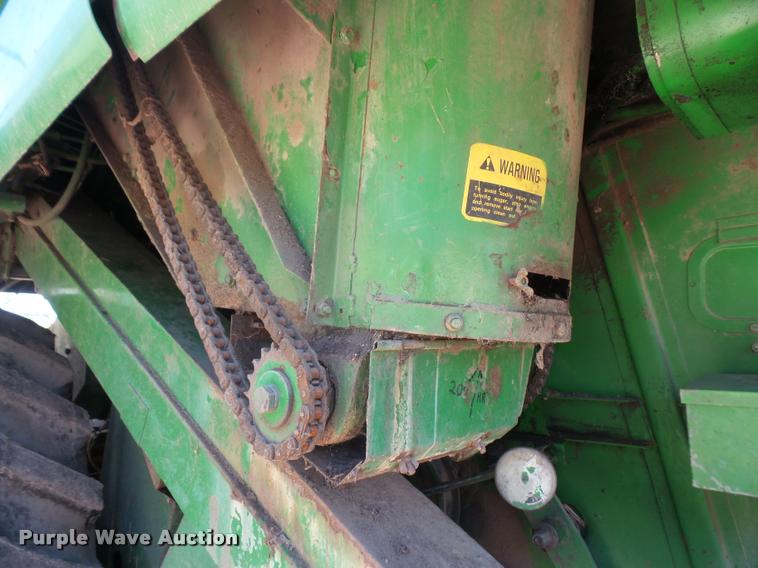 image for item DA6387 John Deere 8820 Titan II combine