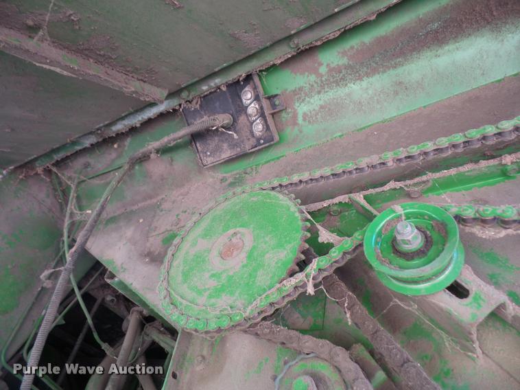 image for item DA6387 John Deere 8820 Titan II combine