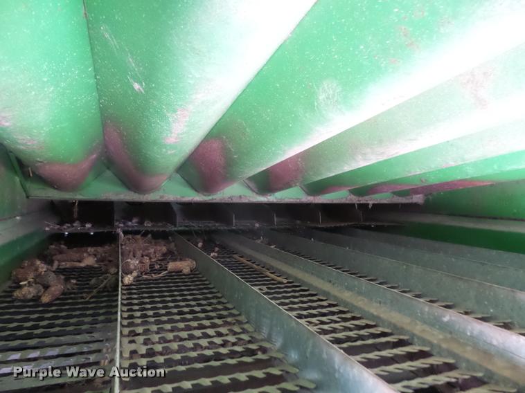 image for item DA6387 John Deere 8820 Titan II combine