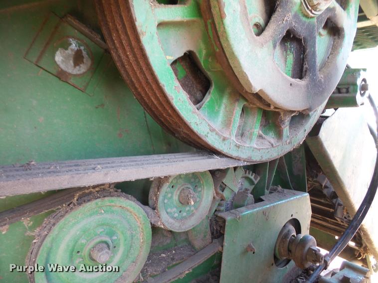 image for item DA6387 John Deere 8820 Titan II combine