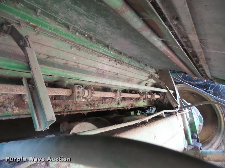image for item DA6387 John Deere 8820 Titan II combine