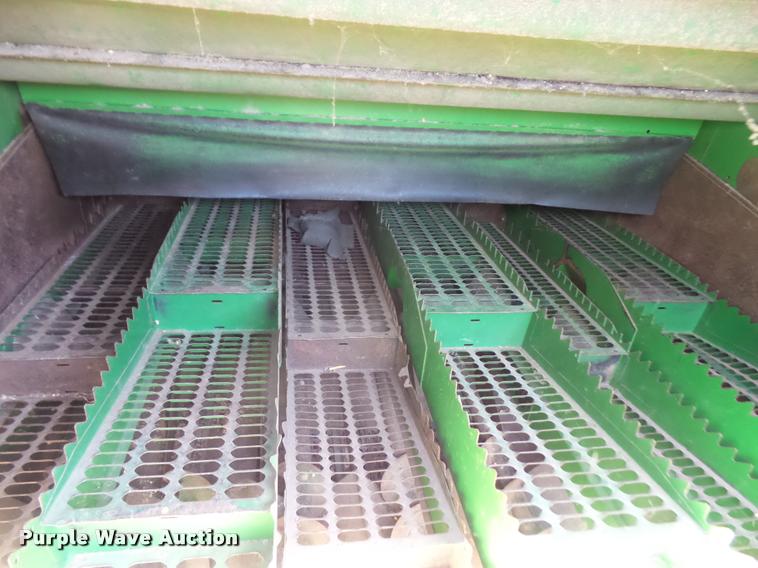 image for item DA6387 John Deere 8820 Titan II combine