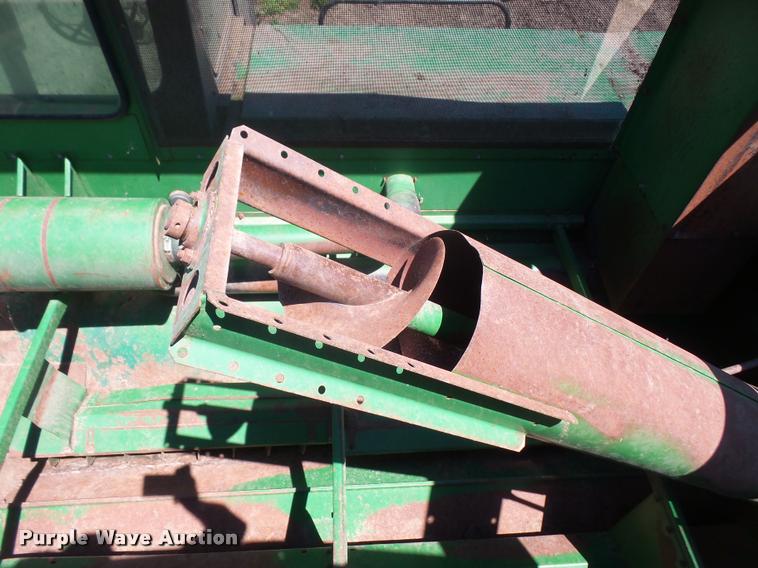 image for item DA6387 John Deere 8820 Titan II combine