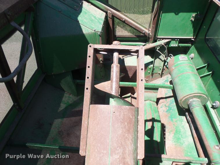 image for item DA6387 John Deere 8820 Titan II combine