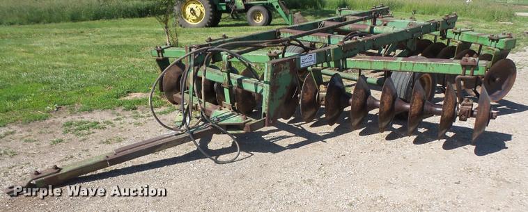 image for item DA6389 John Deere 425 off-set disk