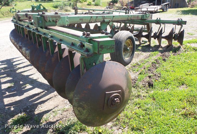 image for item DA6389 John Deere 425 off-set disk