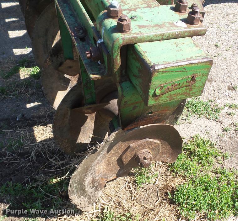 image for item DA6389 John Deere 425 off-set disk