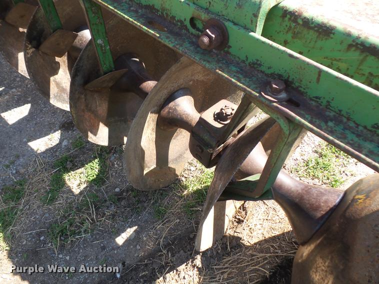 image for item DA6389 John Deere 425 off-set disk