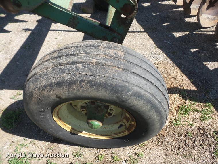 image for item DA6389 John Deere 425 off-set disk