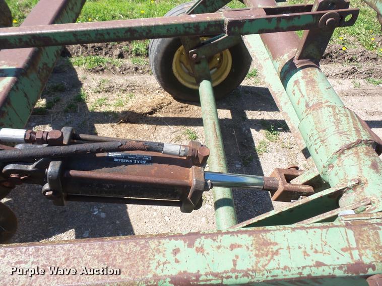 image for item DA6389 John Deere 425 off-set disk