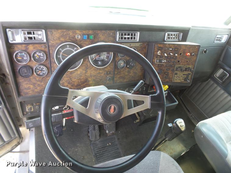 image for item DB2560 1998 Kenworth T800 silage truck