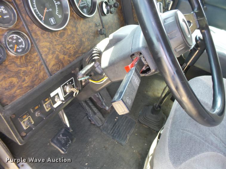 image for item DB2560 1998 Kenworth T800 silage truck