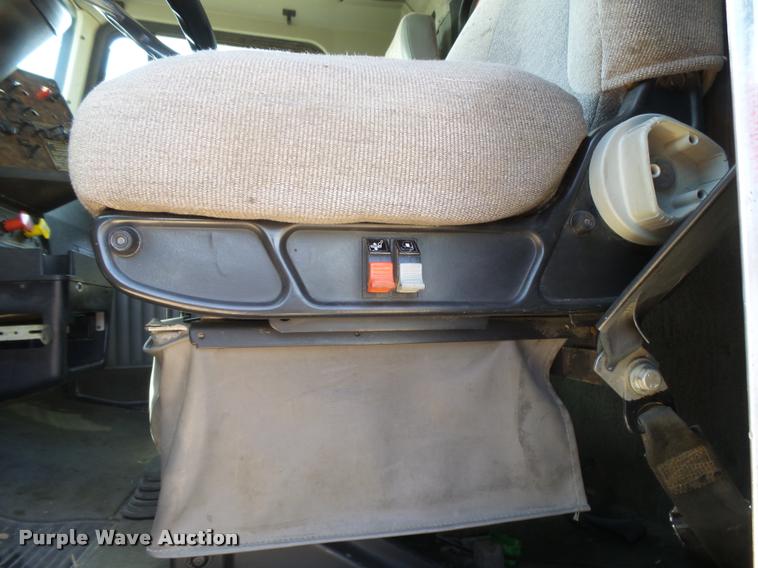 image for item DB2560 1998 Kenworth T800 silage truck