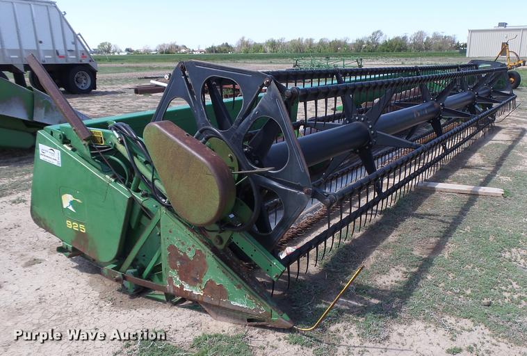 image for item DB2561 1993 John Deere 925 flex head