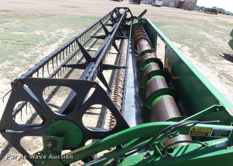 image for item DB2561 1993 John Deere 925 flex head