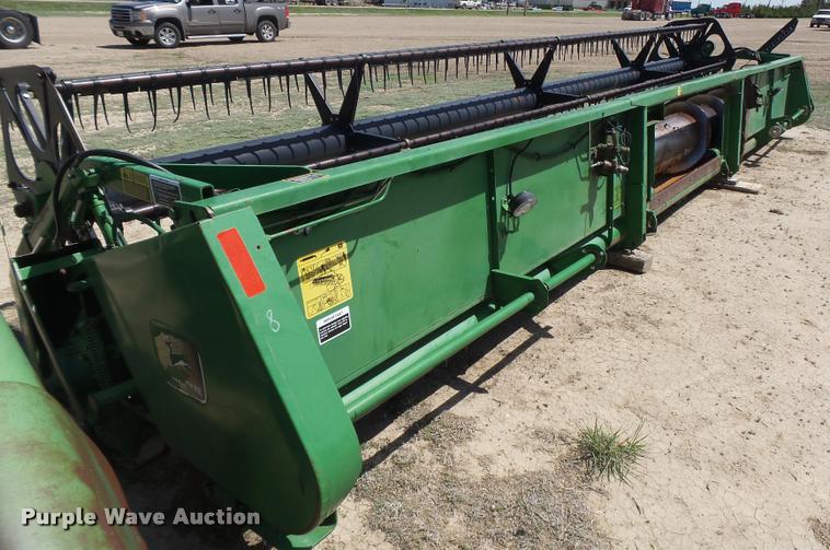 image for item DB2561 1993 John Deere 925 flex head