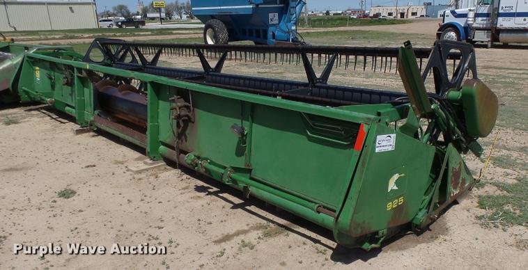 image for item DB2561 1993 John Deere 925 flex head