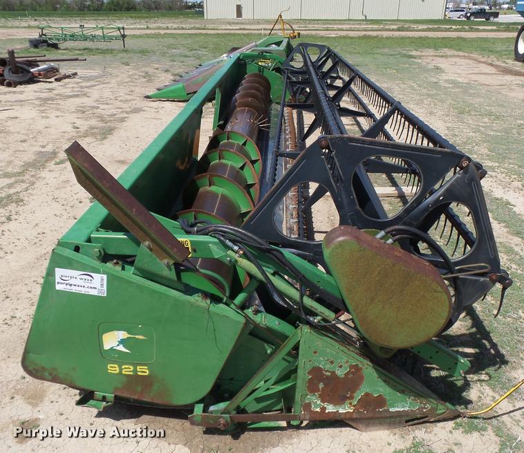 image for item DB2561 1993 John Deere 925 flex head