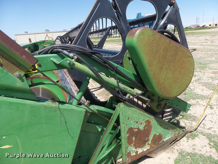 image for item DB2561 1993 John Deere 925 flex head