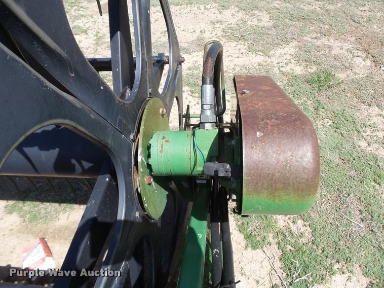 image for item DB2561 1993 John Deere 925 flex head