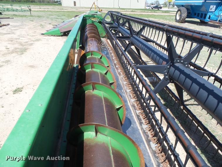 image for item DB2561 1993 John Deere 925 flex head