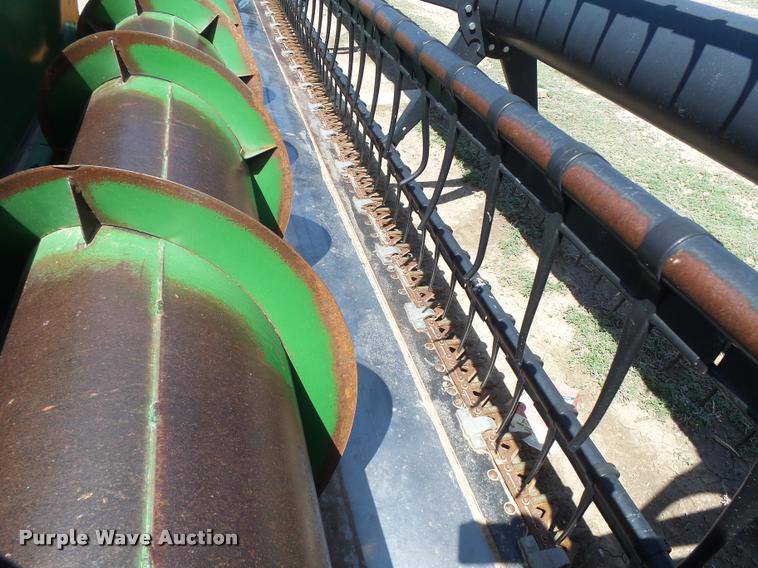 image for item DB2561 1993 John Deere 925 flex head