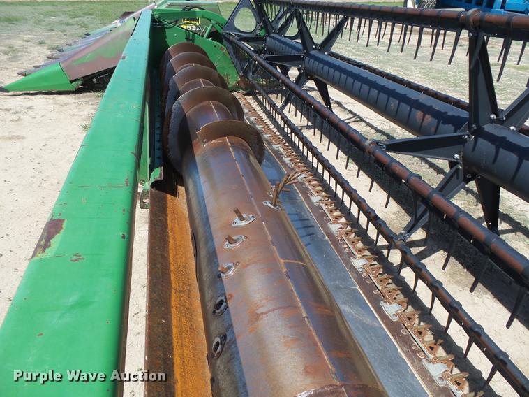 image for item DB2561 1993 John Deere 925 flex head