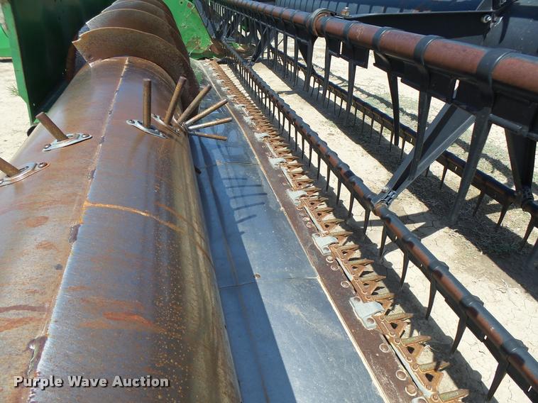 image for item DB2561 1993 John Deere 925 flex head