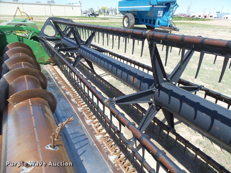 image for item DB2561 1993 John Deere 925 flex head