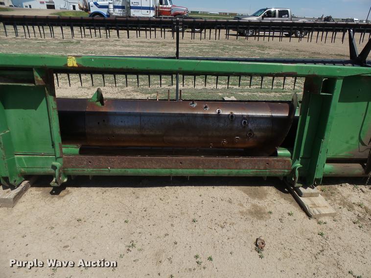 image for item DB2561 1993 John Deere 925 flex head