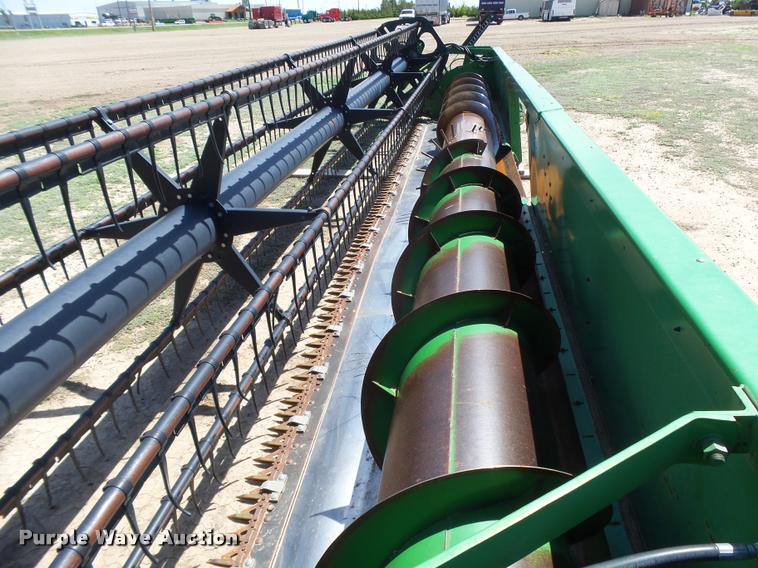 image for item DB2561 1993 John Deere 925 flex head