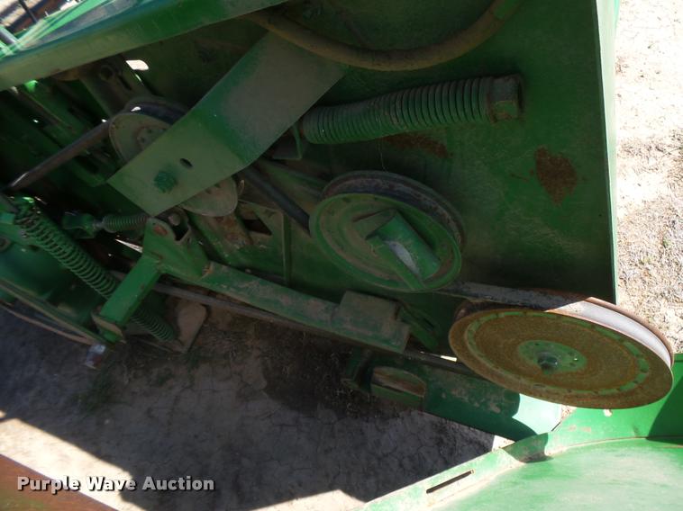 image for item DB2561 1993 John Deere 925 flex head