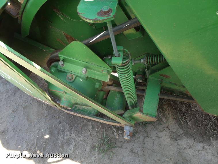 image for item DB2561 1993 John Deere 925 flex head