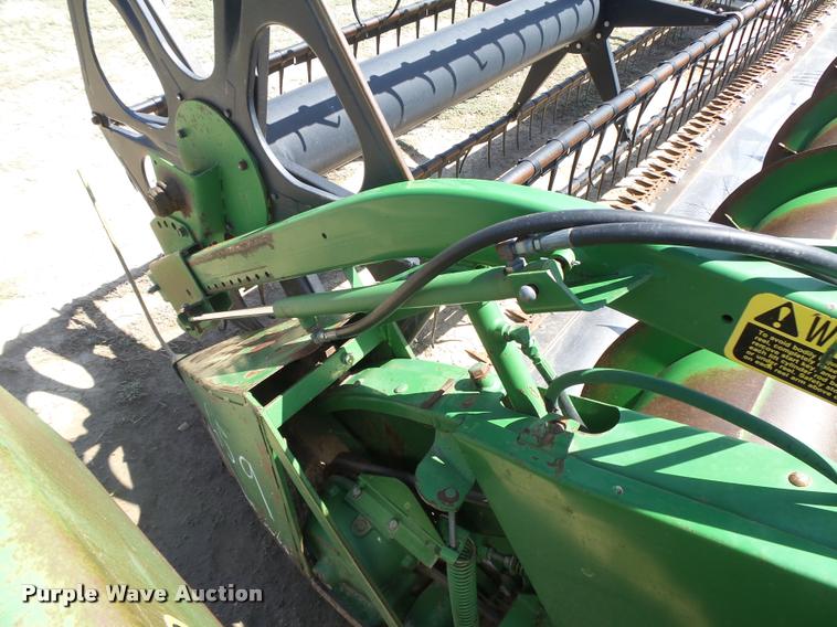 image for item DB2561 1993 John Deere 925 flex head