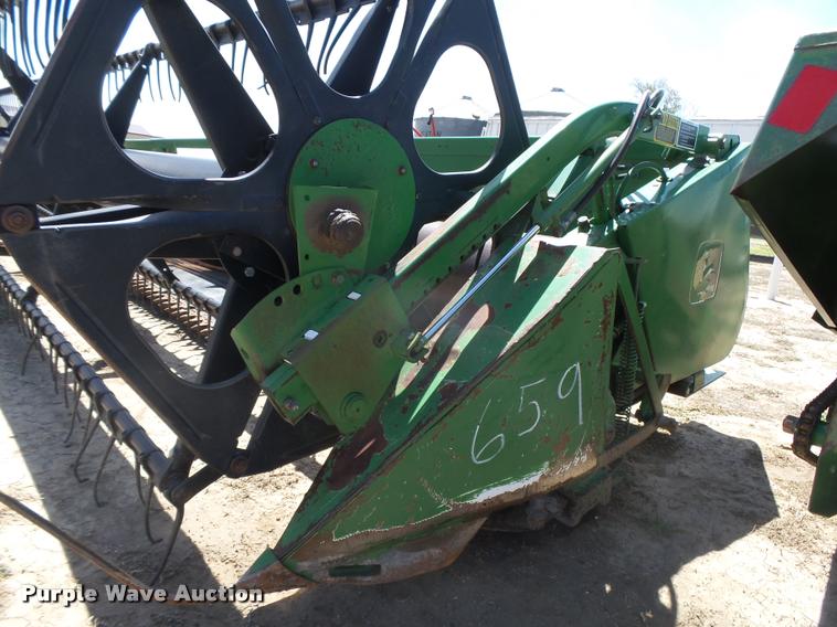 image for item DB2561 1993 John Deere 925 flex head