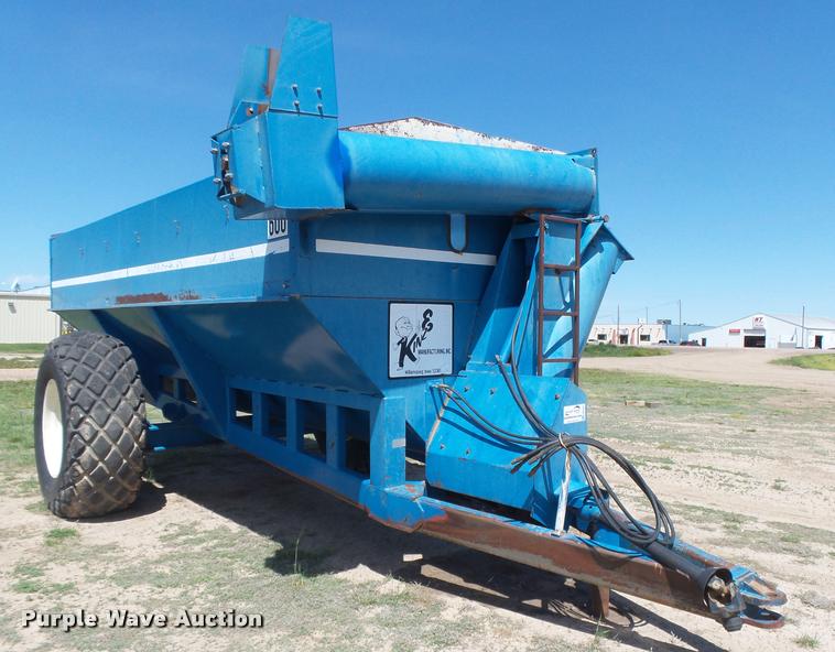 image for item DB2562 Kinze 600 grain cart