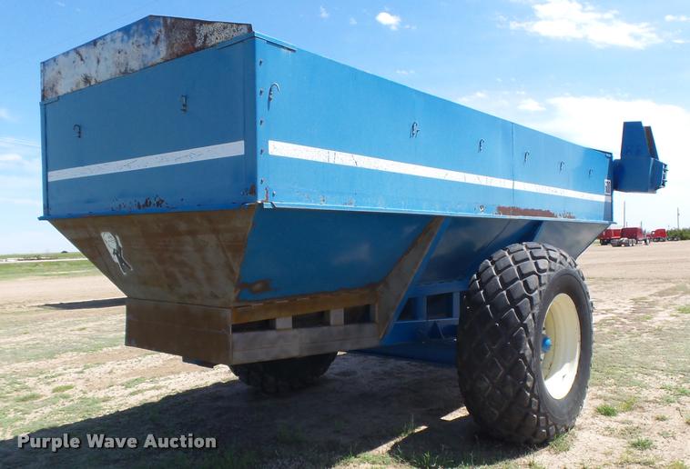 image for item DB2562 Kinze 600 grain cart