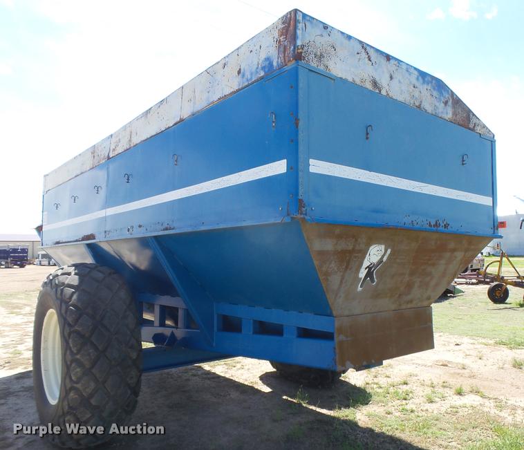 image for item DB2562 Kinze 600 grain cart