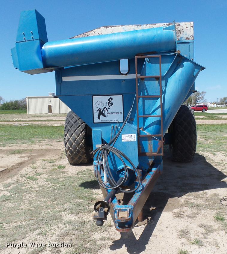 image for item DB2562 Kinze 600 grain cart