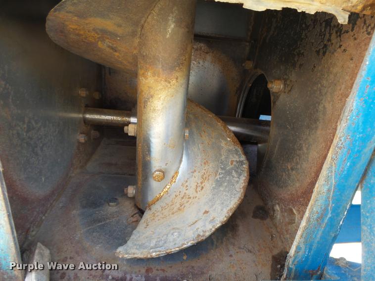 image for item DB2562 Kinze 600 grain cart