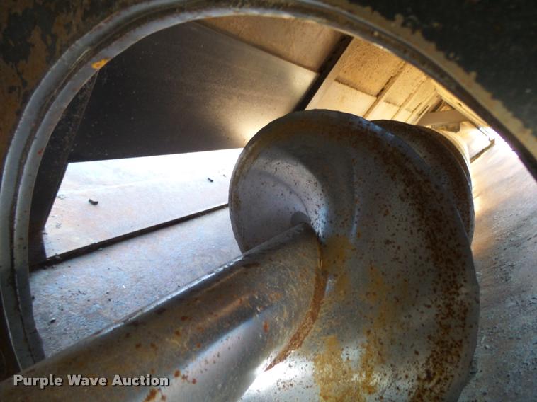 image for item DB2562 Kinze 600 grain cart