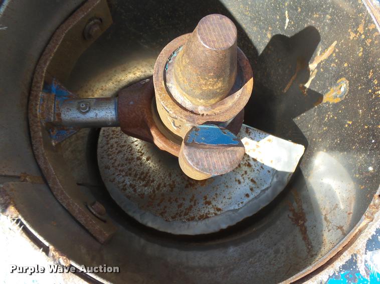 image for item DB2562 Kinze 600 grain cart