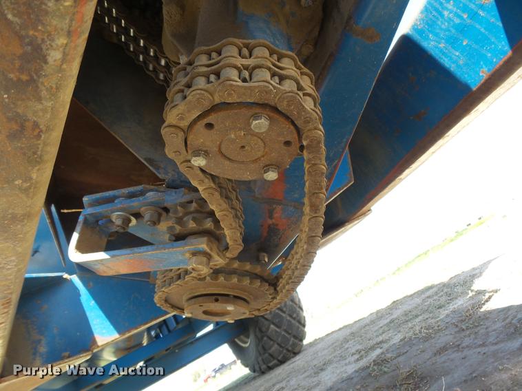 image for item DB2562 Kinze 600 grain cart