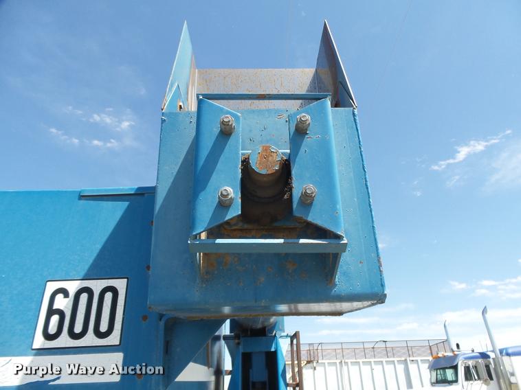 image for item DB2562 Kinze 600 grain cart